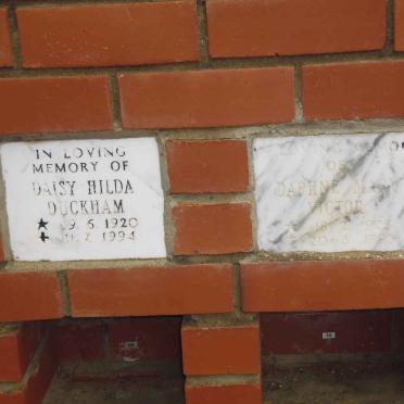 DUCKHAM Daisy Hilda 1920-1994 :: VICTOR Daphne Mary 1928-1993