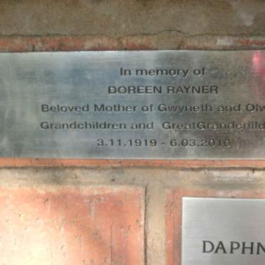 RAYNER Doreen 1919-2010