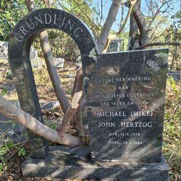 GRUNDLING Michael John Hertzog 1929-1982
