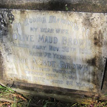 BROWN Eric Arnot -1972 &amp; Olive Maud -1957