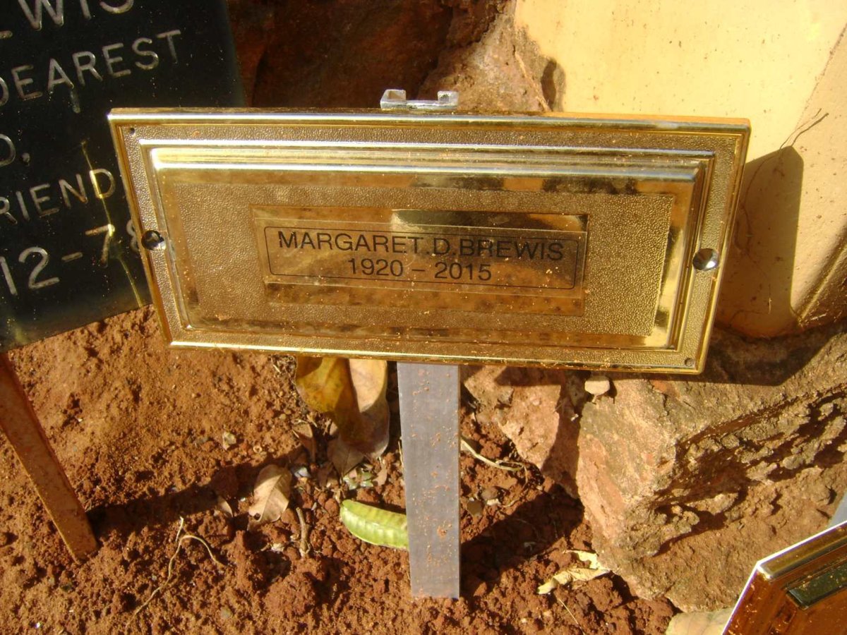 BREWIS Margaret D. 1920-2015