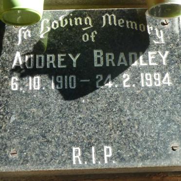 BRADLEY Audrey 1910-1994