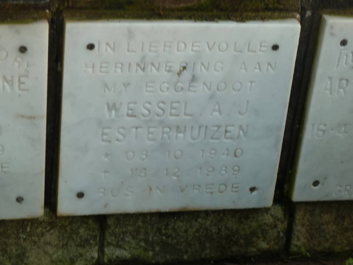 ESTERHUIZEN Wessel A.J. 1940-1989