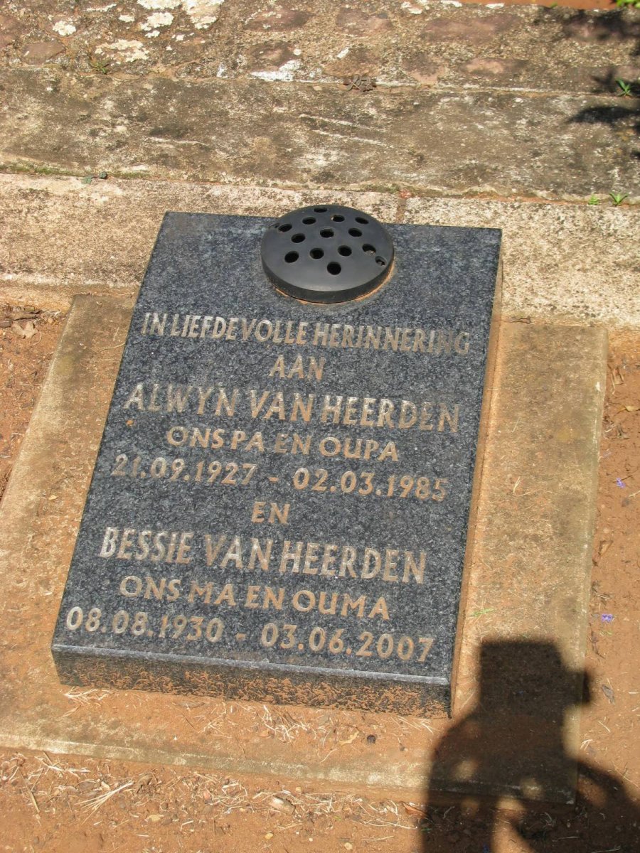 HEERDEN Alwyn, van 1927-1985 &amp; Bessie 1930-2007