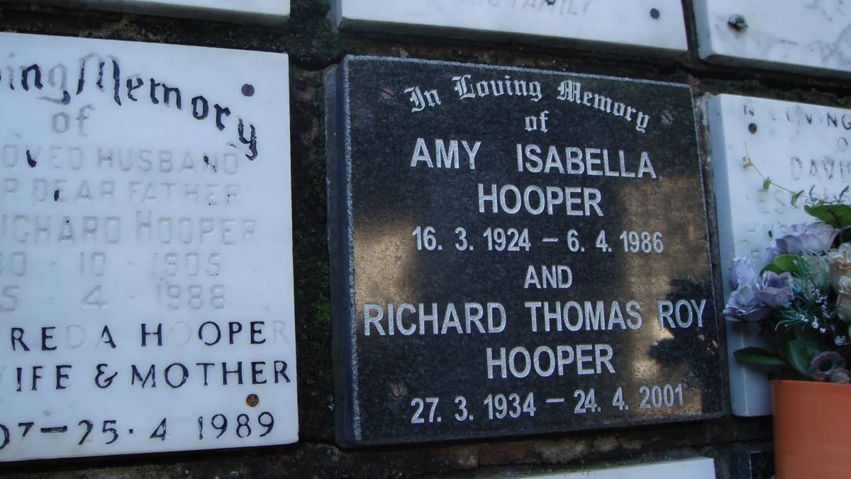HOOPER Richard Thomas Roy 1934-2001 &amp; Amy Isabella 1924-1986