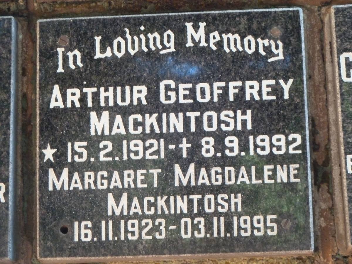 MACKINTOSH Arthur Geoffrey 1921-1992 &amp; Margaret Magdalene 1923-1995
