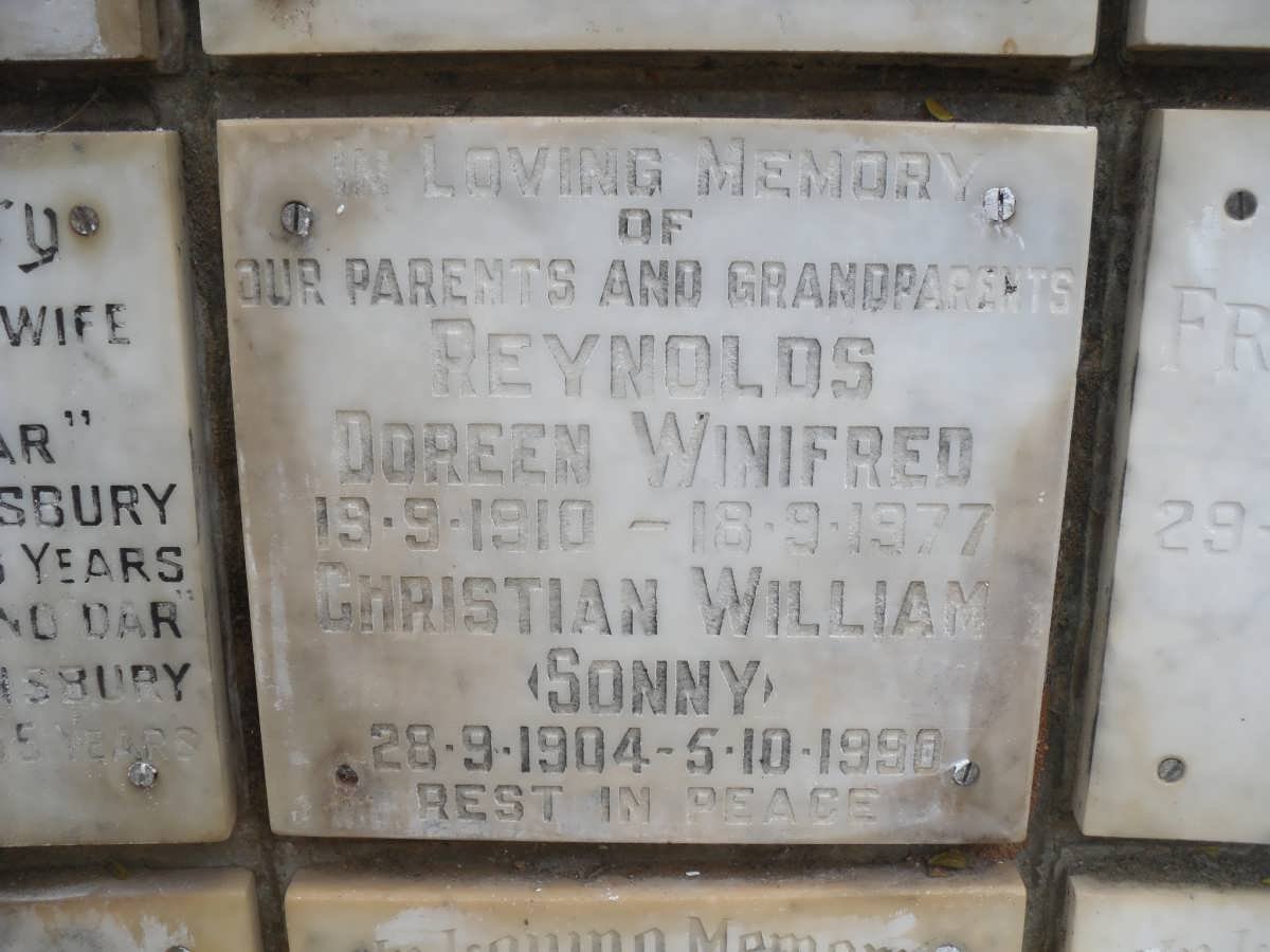 REYNOLDS Christian William 1904-1990 &amp; Doreen Winifred 1910-1977