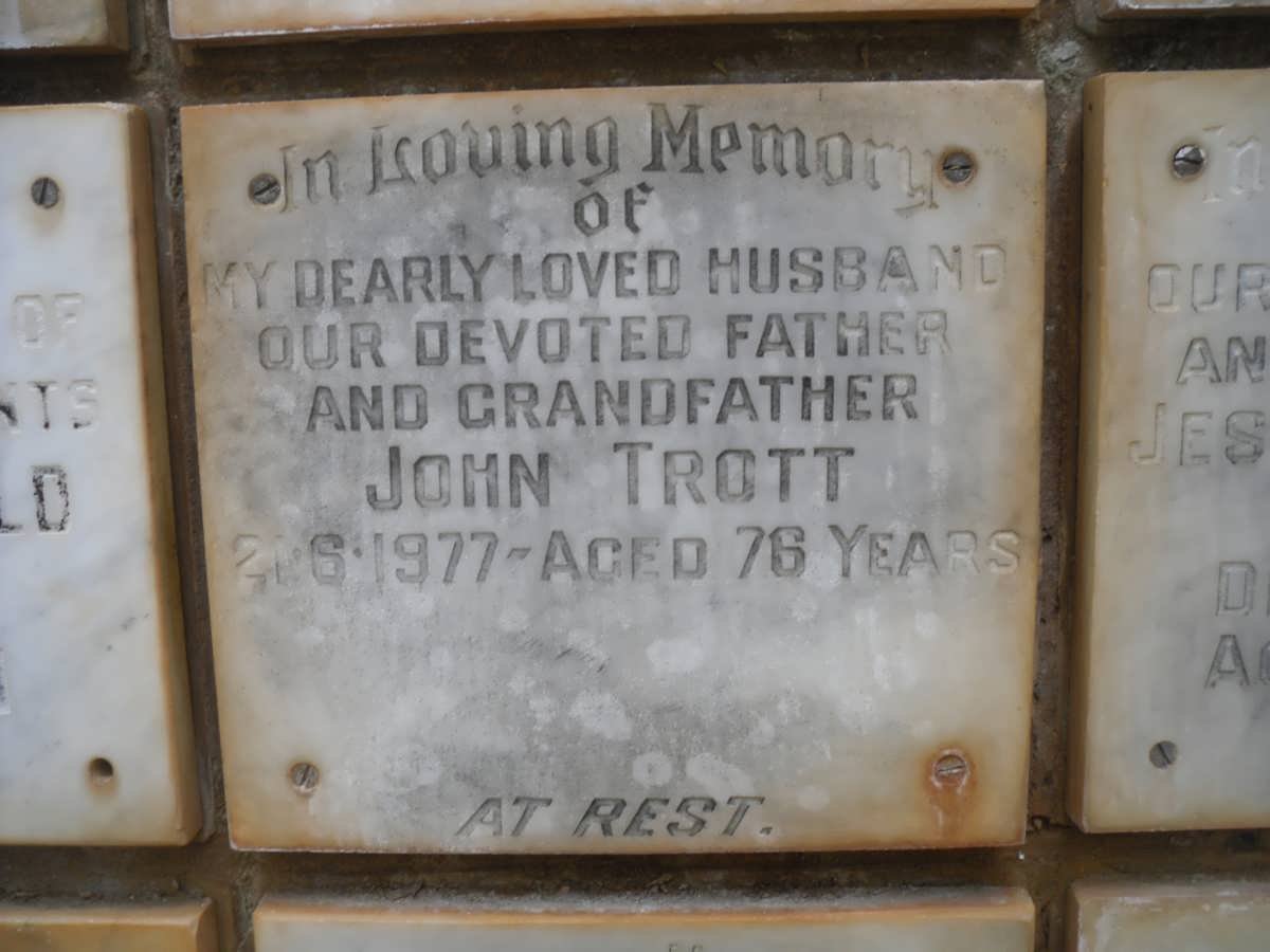 TROTT John -1977