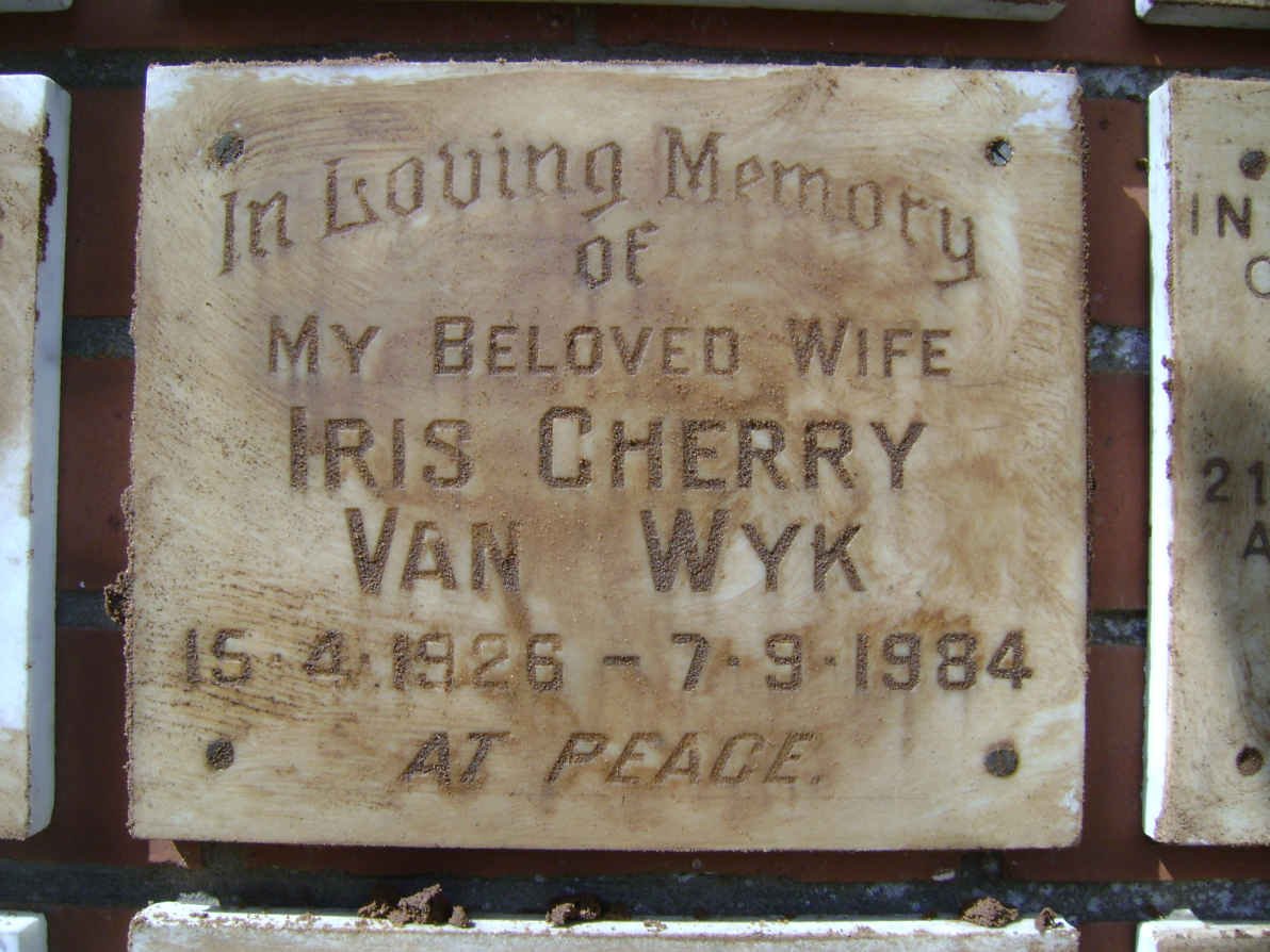 WYK Iris Cherry, van 1926-1984