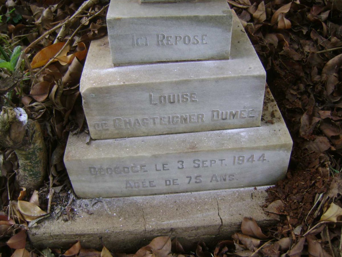 DUMÉE Louise, de chasteigner -1944