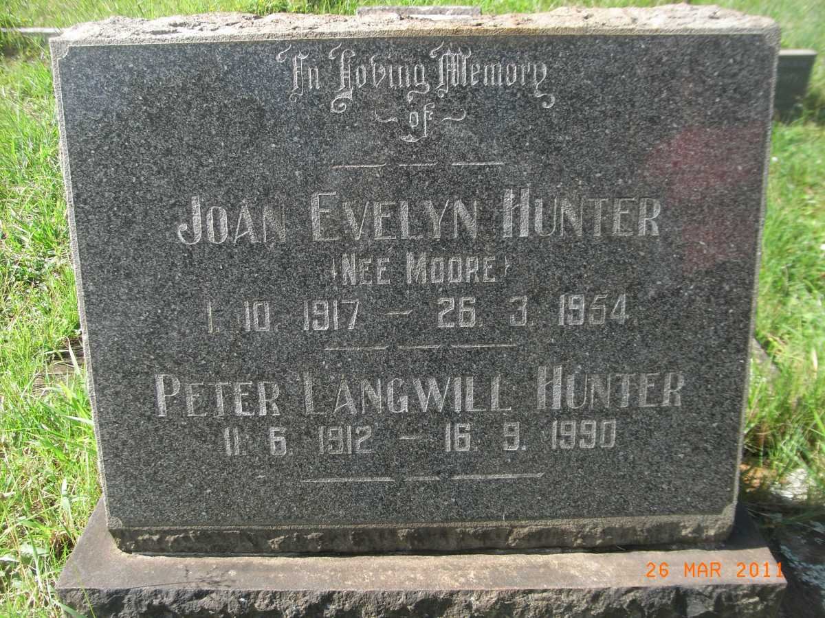 HUNTER Peter Langwill 1912-1990 &amp; Joan Evelyn MOORE 1917-1954