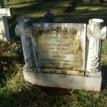 HUNTLY Oswald George -1992 &amp; Dorothy Florence -1947