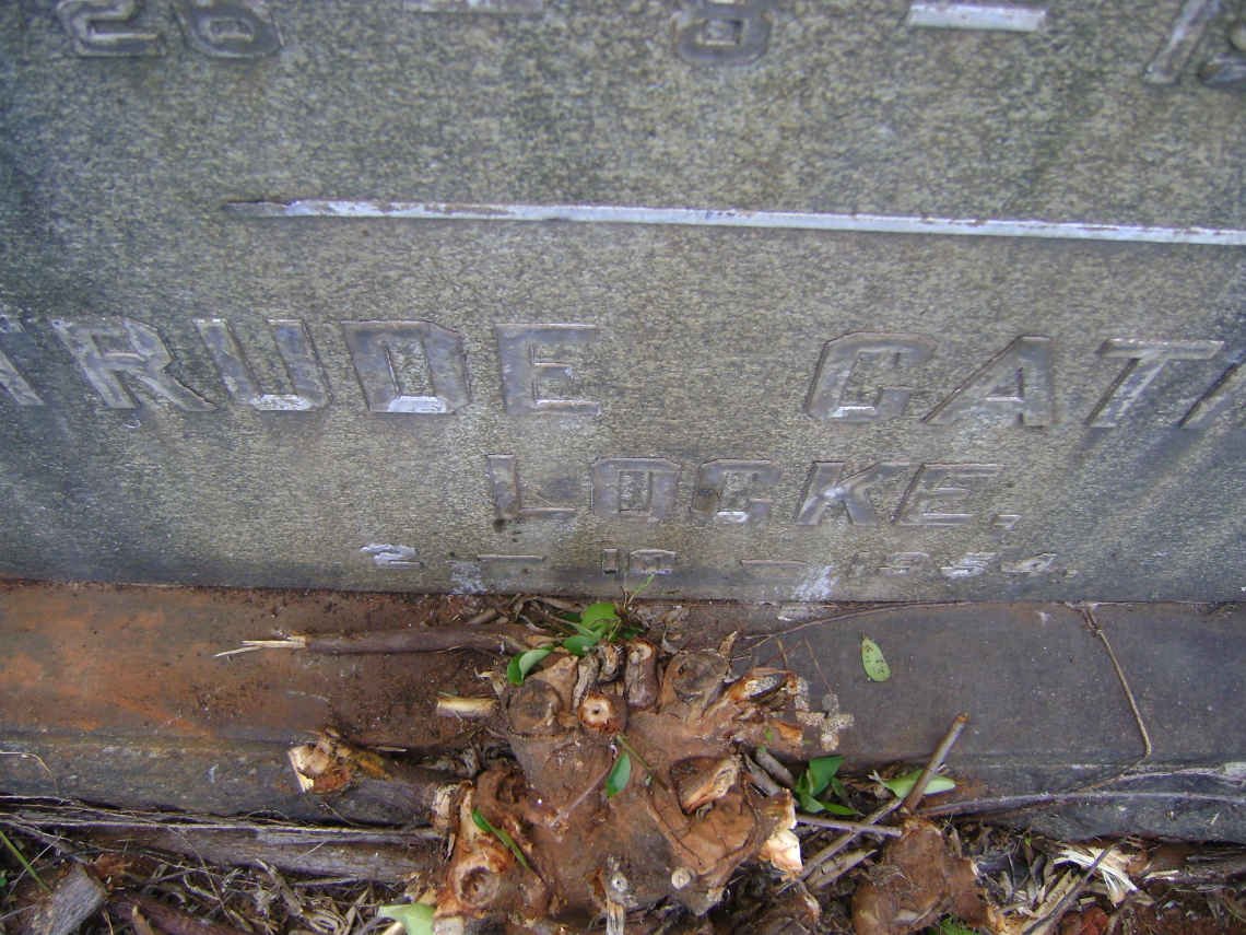 LOCKE Roderick -1946 &amp; Gertrude Catherine -1954