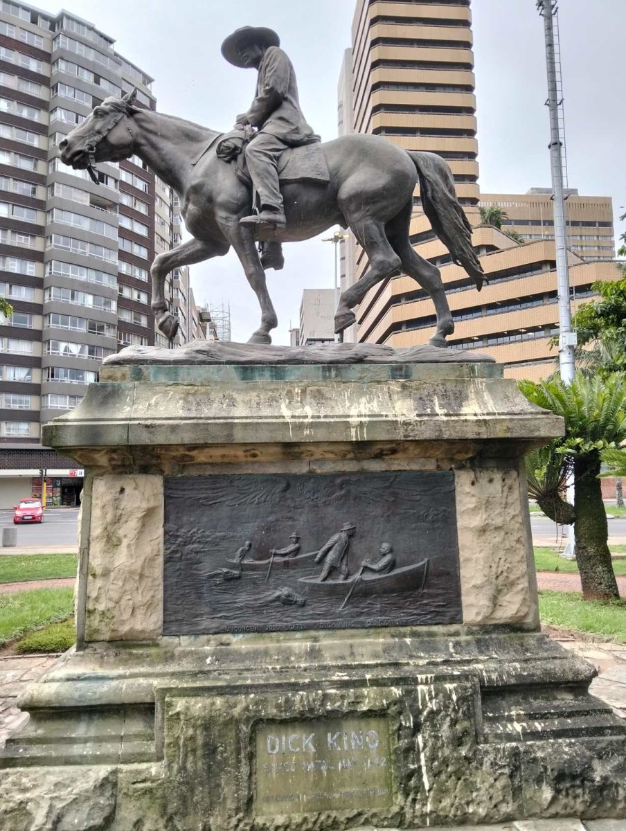 2. Oorsig / Overview Dick KING statue