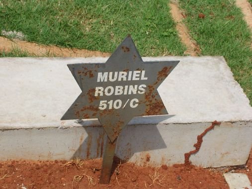 ROBINS Muriel