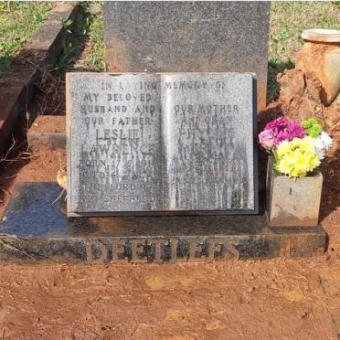 DEETLEFS Leslie Lawrence 1916-1974 & Phyllis Merlyn 1922-1975