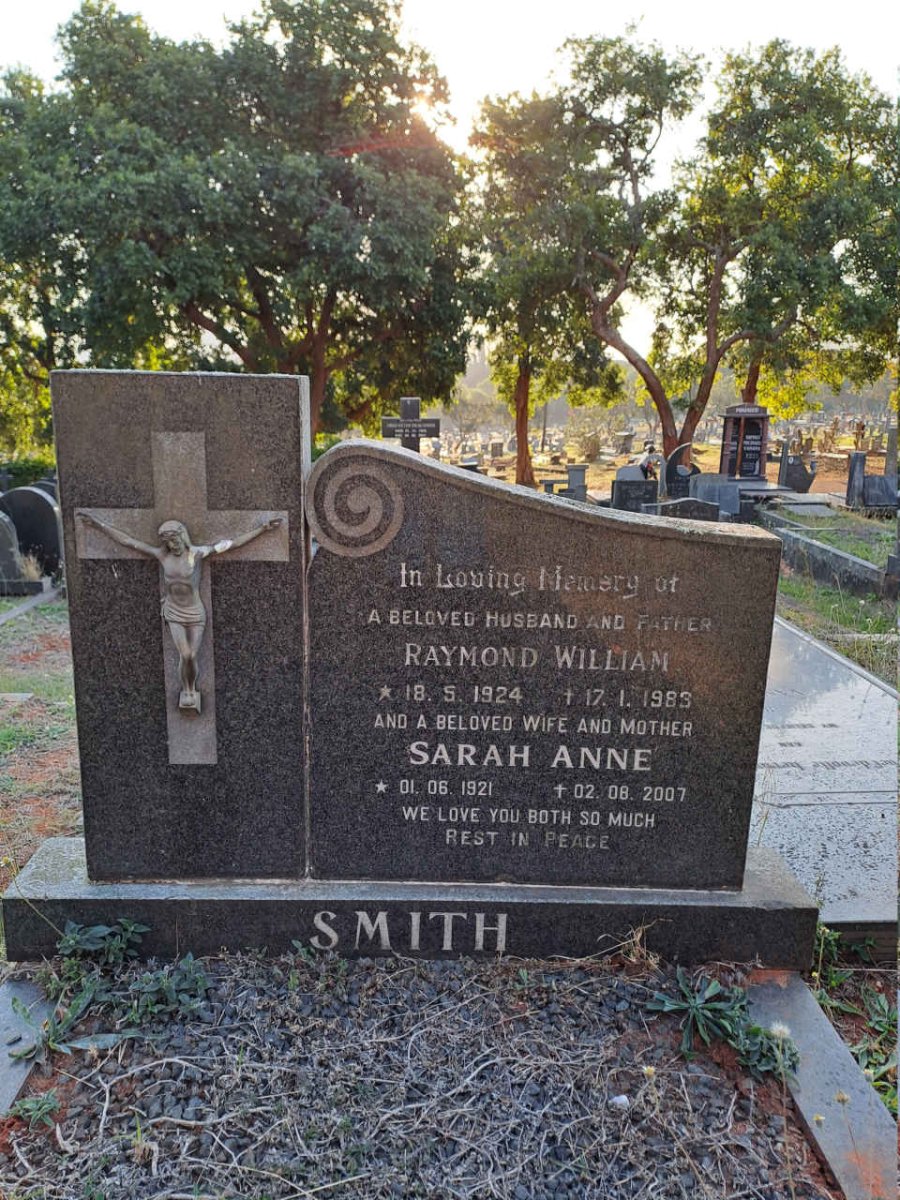 SMITH Raymond William 1924-1983 & Sarah Anne 1921-2007