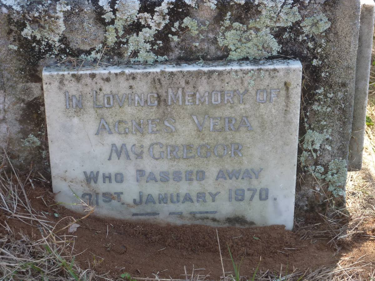 McGREGOR Robert Cecil -1944 :: McGREGOR Helen Theresa -1979 :: McGREGOR William -1916
