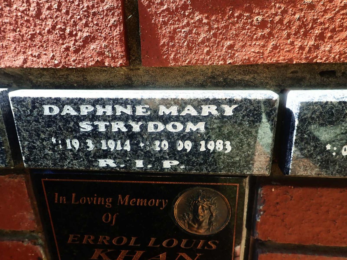 STRYDOM Daphne Mary 1914-1983
