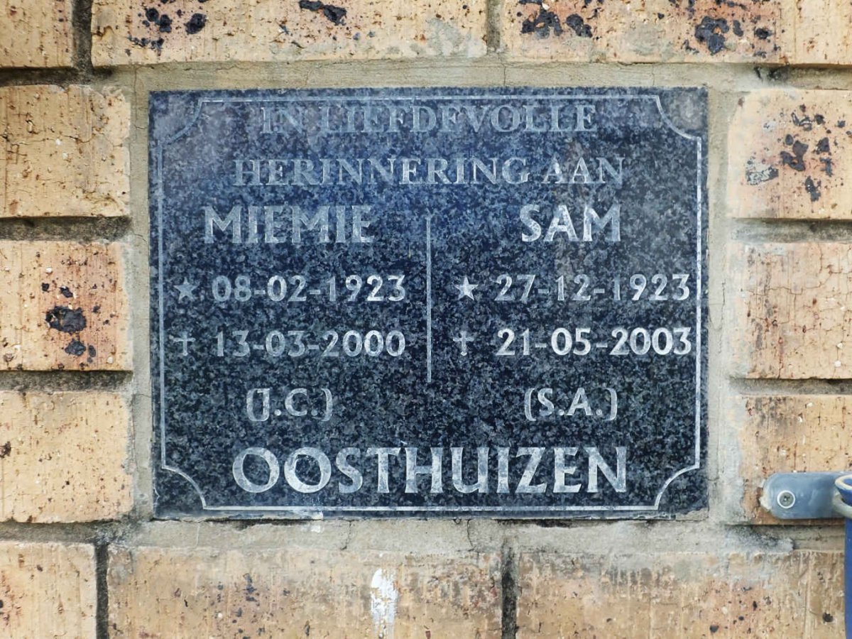 OOSTHUIZEN S.A. 1923-2003 &amp; J.C. 1923-2000