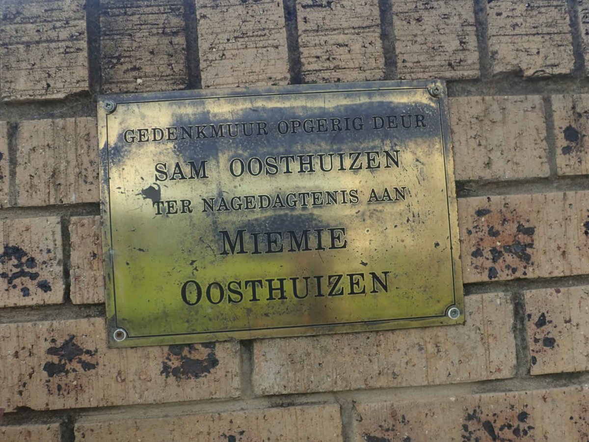 OOSTHUIZEN Miemie