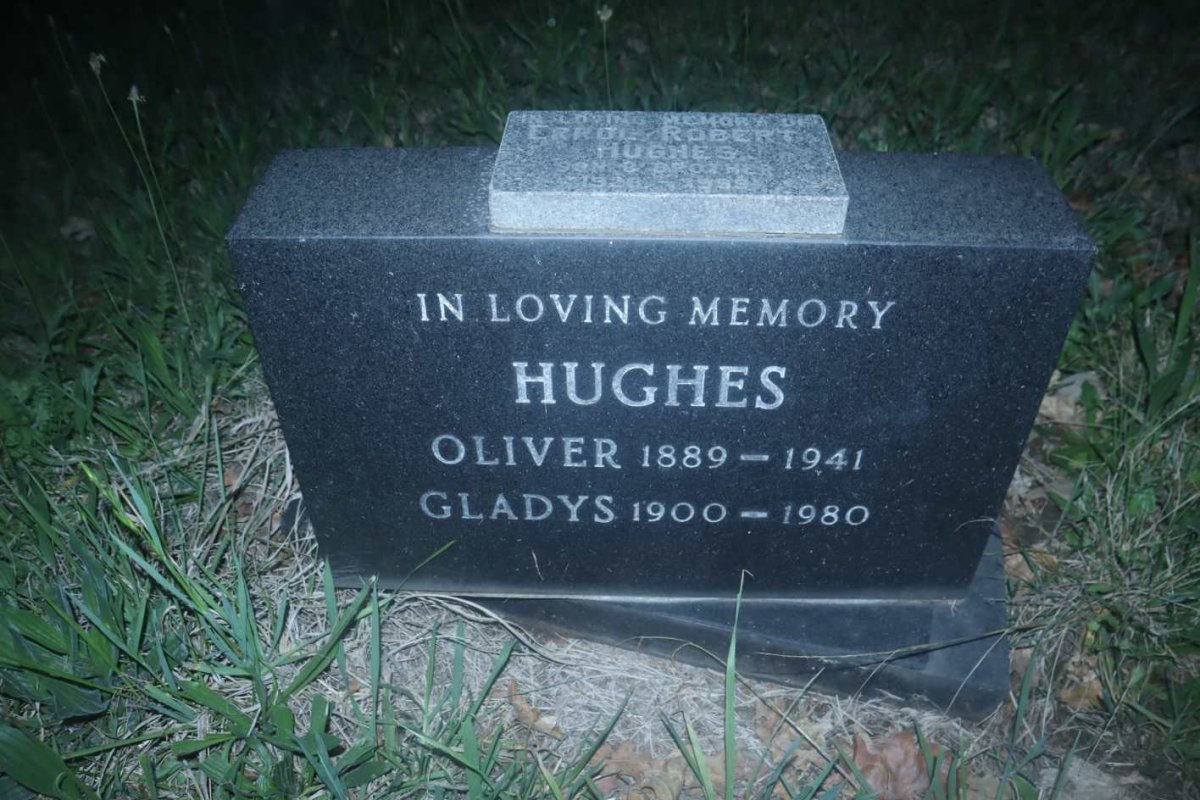 HUGHES Oliver 1889-1941 &amp; Gladys 1900-1980