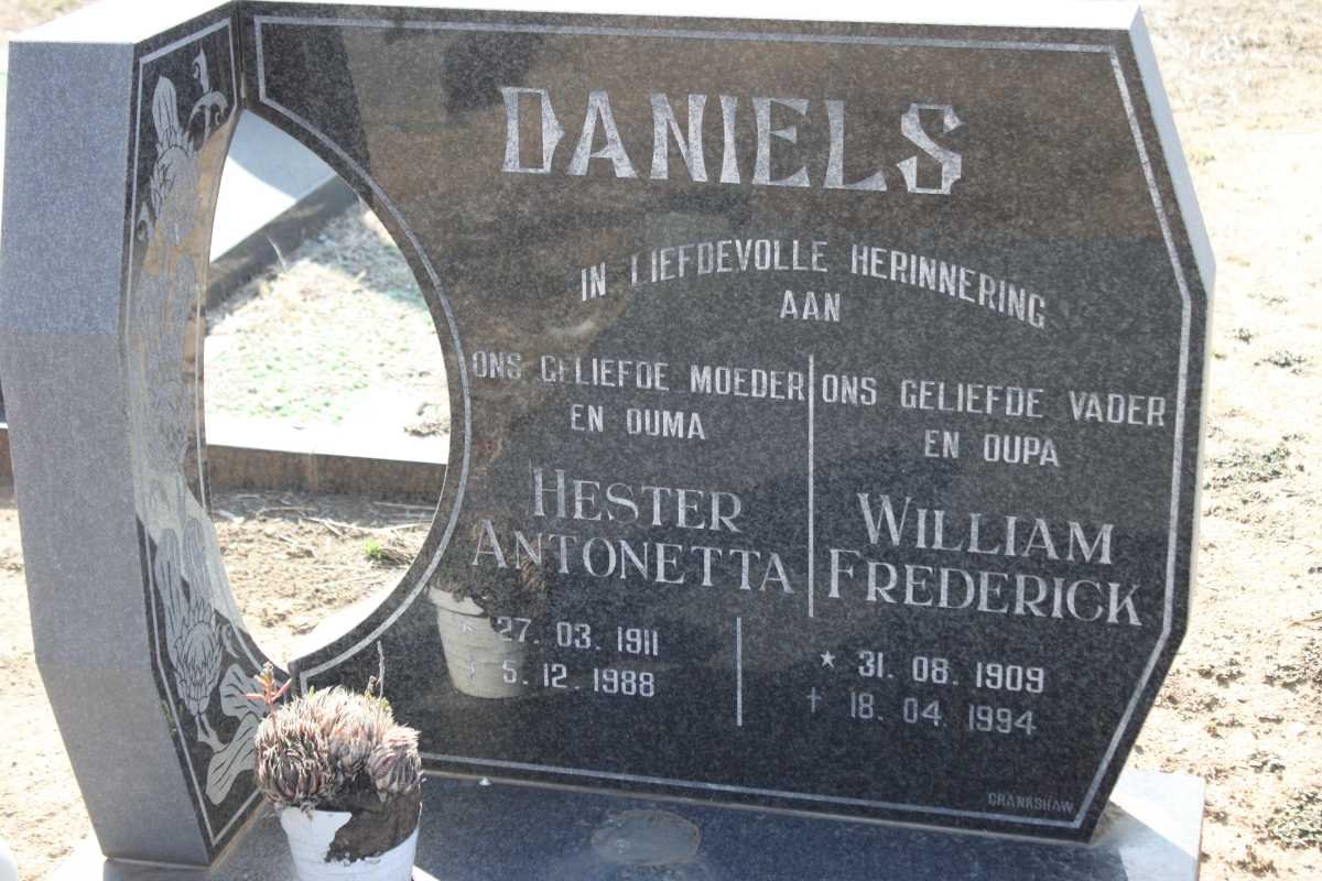 DANIELS William Frederick 1909-1994 &amp; Hester Antonetta 1911-1988
