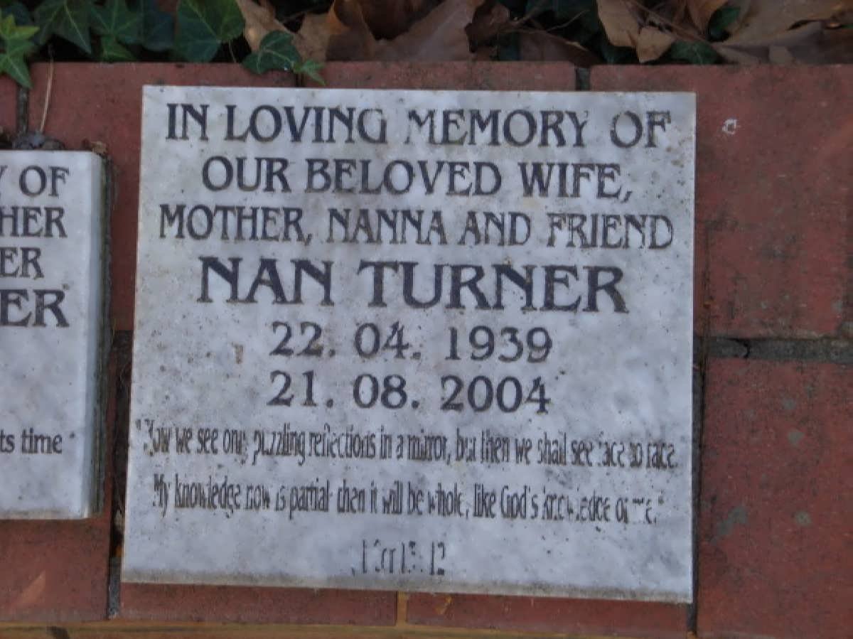 TURNER Nan 1939-2004