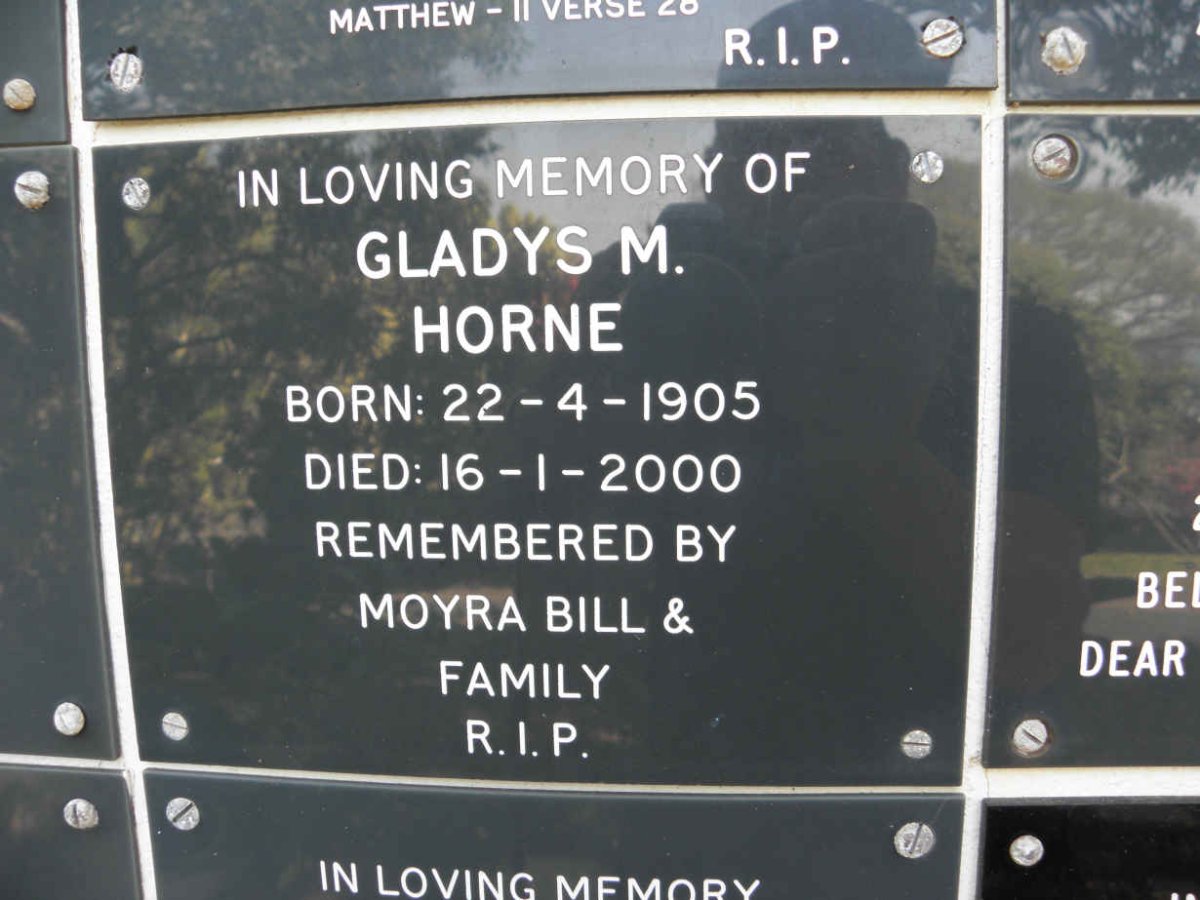 HORNE Gladys M. 1905-2000