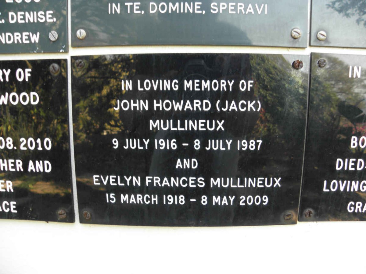 MULLINEUX John Howard 1916-1987 &amp; Evelyn Frances 1918-2009