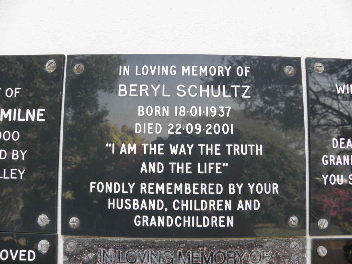 SCHULTZ Beryl 1937-2001