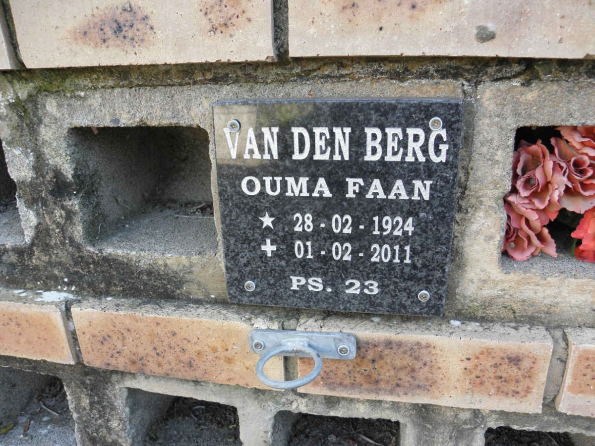 BERG Faan, van den 1924-2011