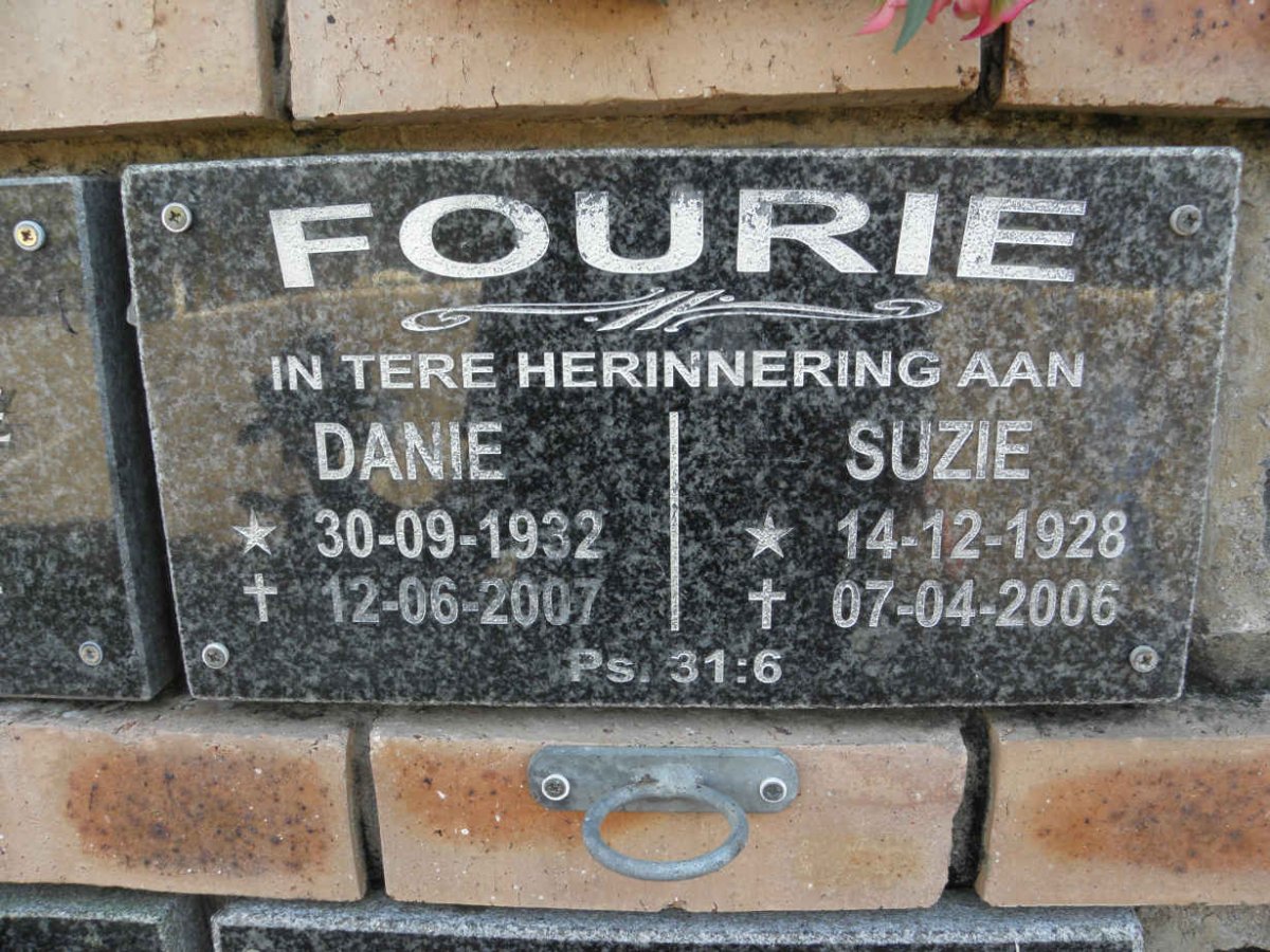 FOURIE Danie 1932-2007 &amp; Suzie 1926-2006