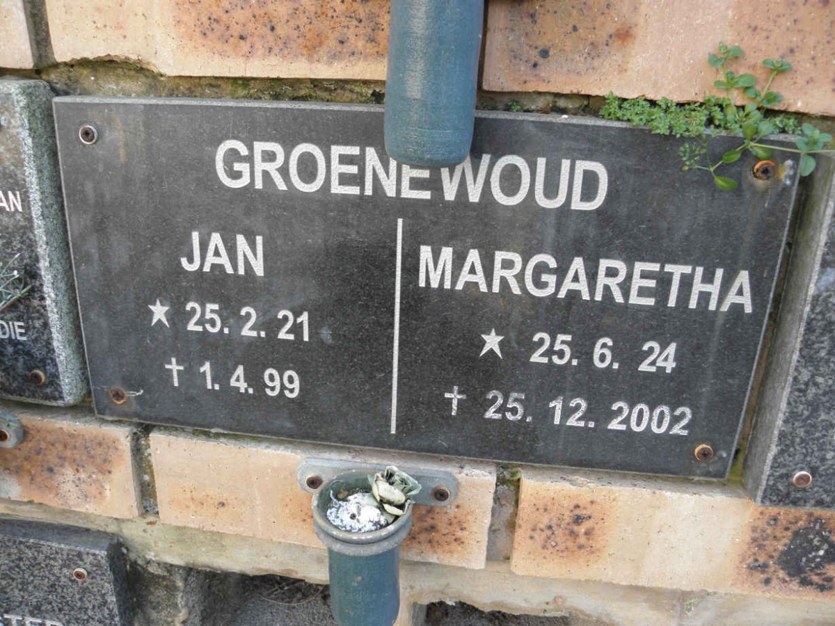 GROENEWOUD Jan ??21-??99 &amp; Margaretha  ??24-2002
