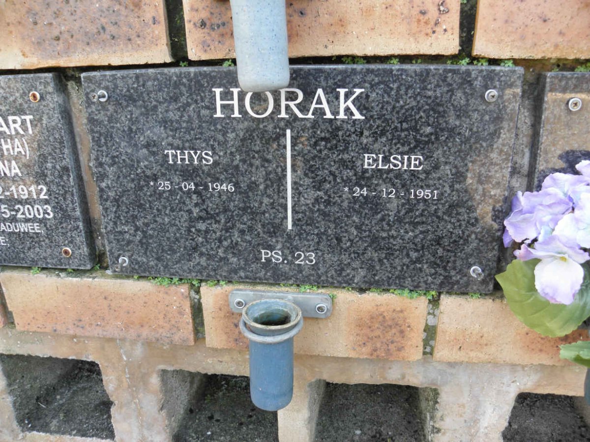 HORAK Thys 1946- &amp; Elsie 1951-