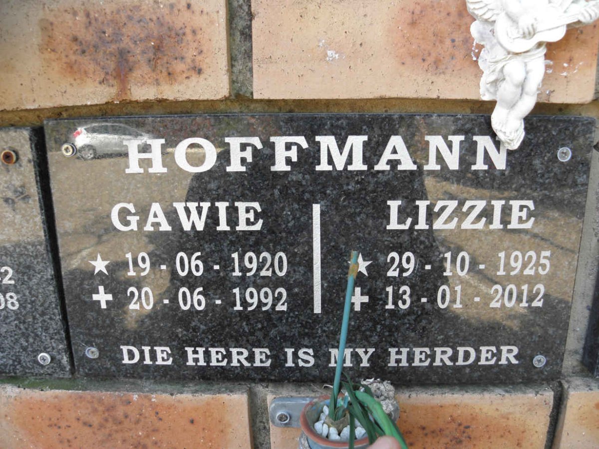 HOFFMANN Gawie 1920-1992 &amp; Lizzie 1925-2012