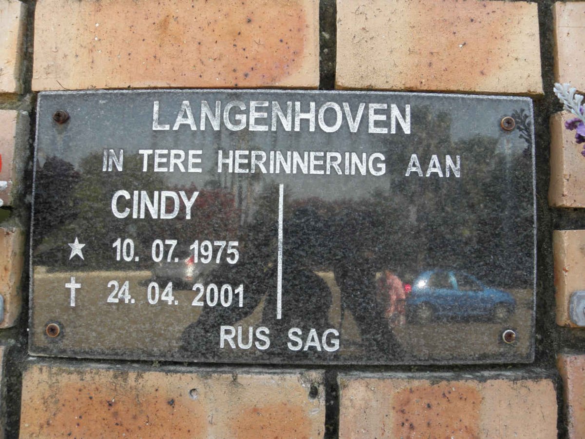 LANGENHOVEN Cindy 1975-2001