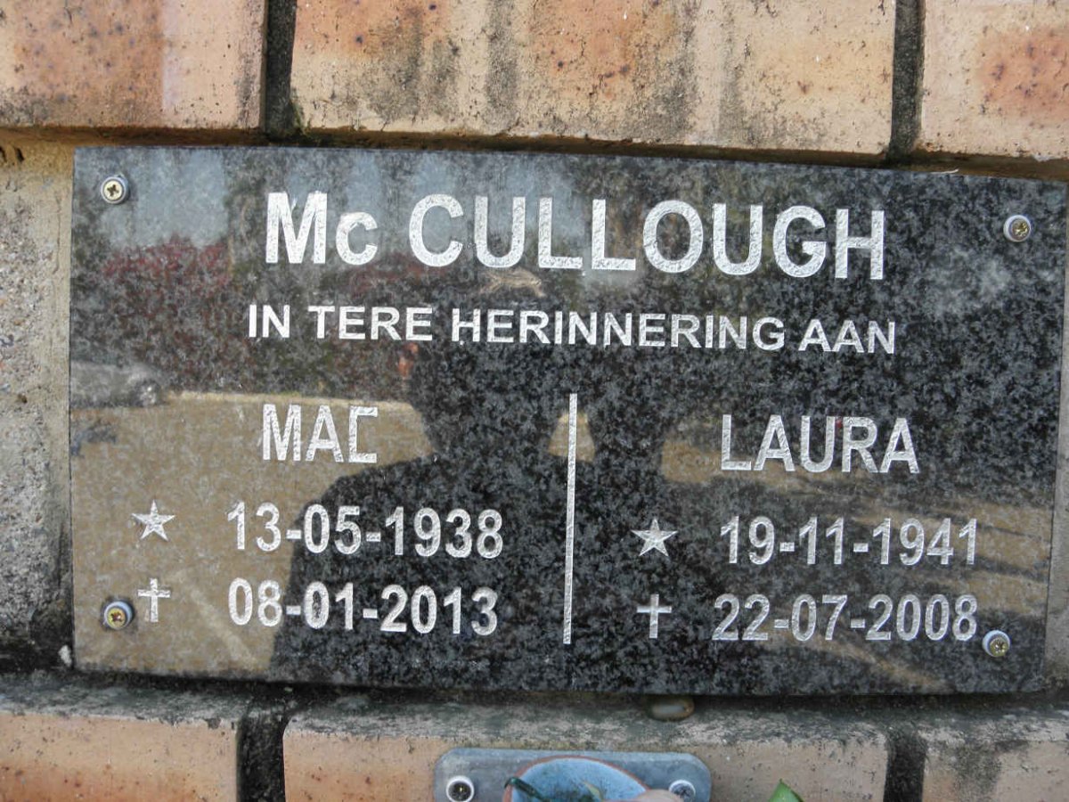 McCULLOGH Mac 1938-2013 &amp; Laura 1941-2008