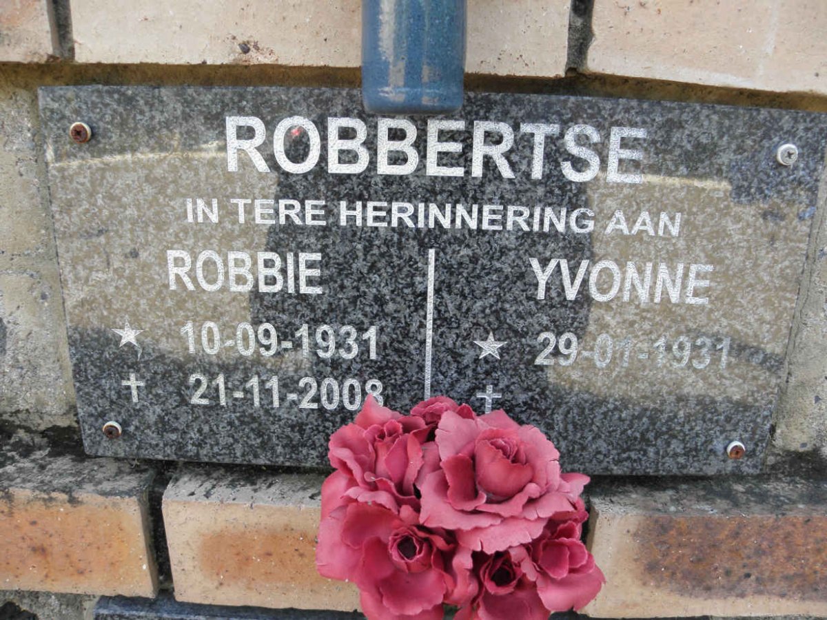 ROBBERTSE Robbie 1931-2008 &amp; Yvonne 1931-