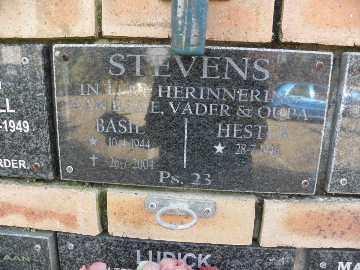 STEVENS Basil 1944-2004 &amp; Hest 1946-