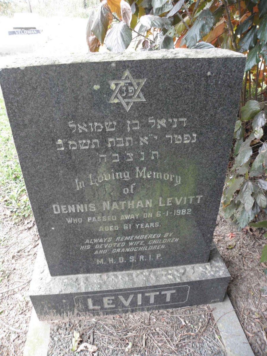 LEVITT Dennis Nathan -1982