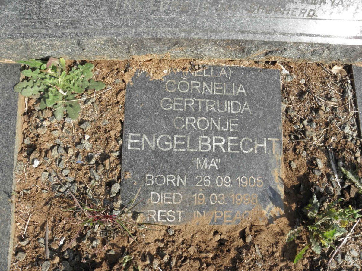 OOSTHUIZEN G.?. 1887-1969 &amp; J.J.L. 1893-1968 :: ENGELBRECHT Cornelia Gertruida nee CRONJE 1905-1998