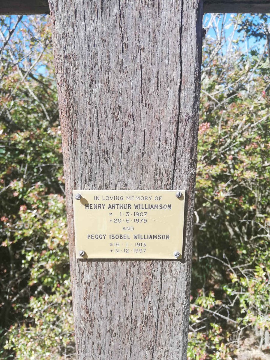 WILLIAMSON Henry Arthur 1907-1979 &amp; Peggy Isobel 1913-1997
