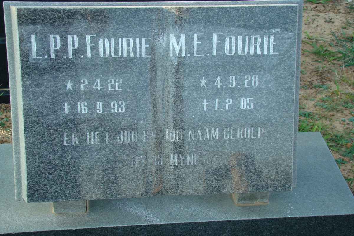 FOURIE L.P.P. 1922-1993 &amp; M.E. 1928-2005