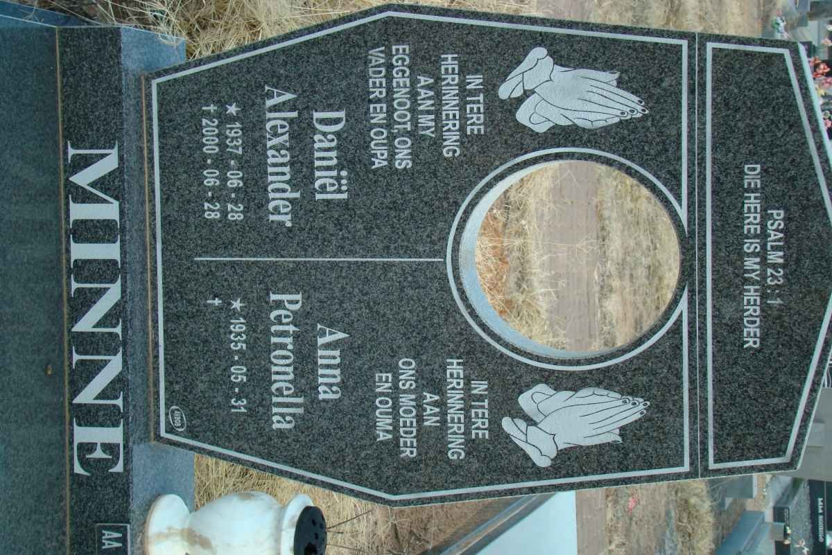 MINNE Daniel Alexander 1937-2000 &amp; Anna Petronella 1935-