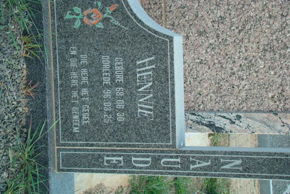 NAUDE Hennie 1968-1996