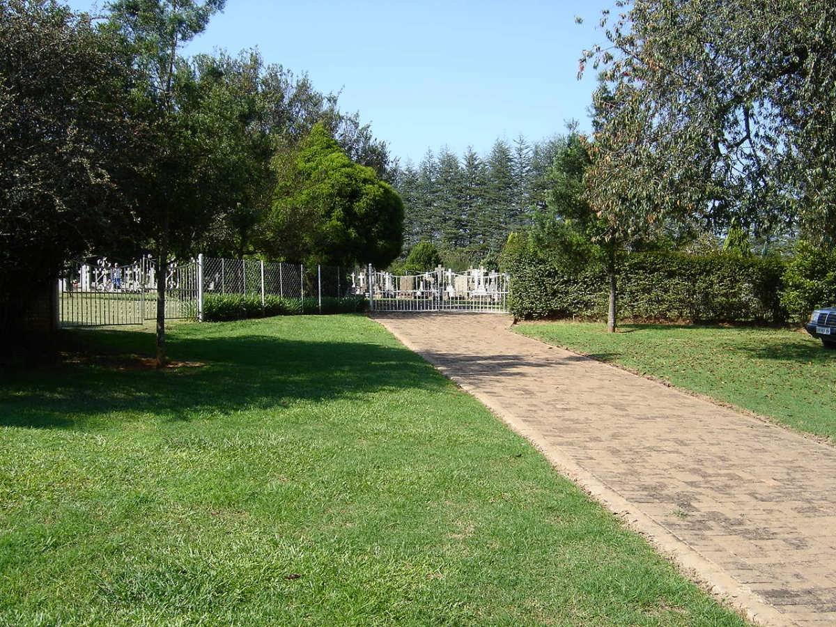 1. Braunschweig Cemetery Entrance