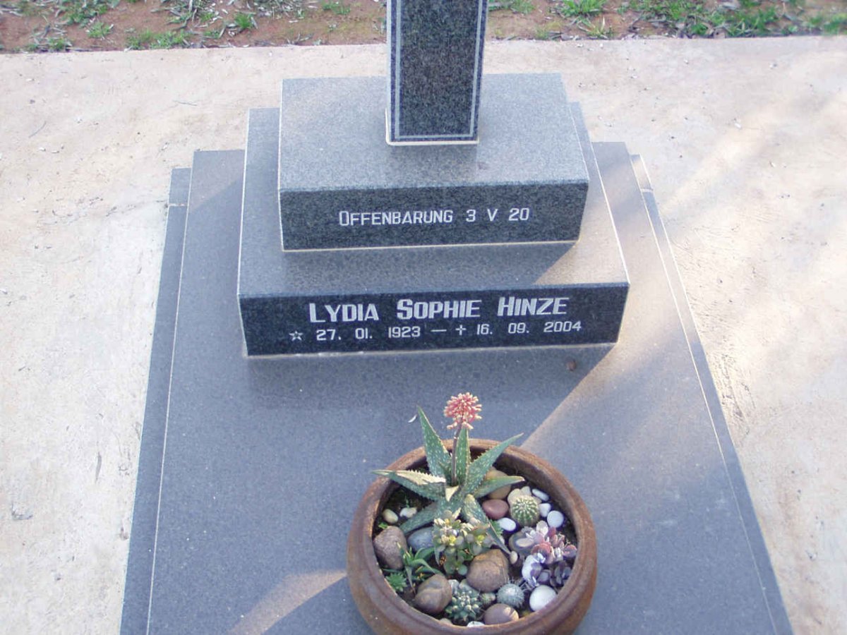 HINZE Lydia Sophie 1923-2004