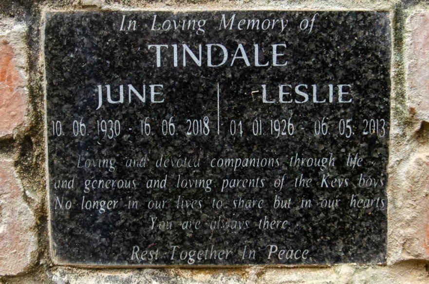 TINDALE Leslie 1926-2013 &amp; June 1930-2018