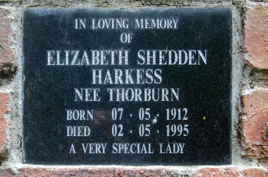 HARKESS Elizabeth Shedden nee THORBURN 1912-1995
